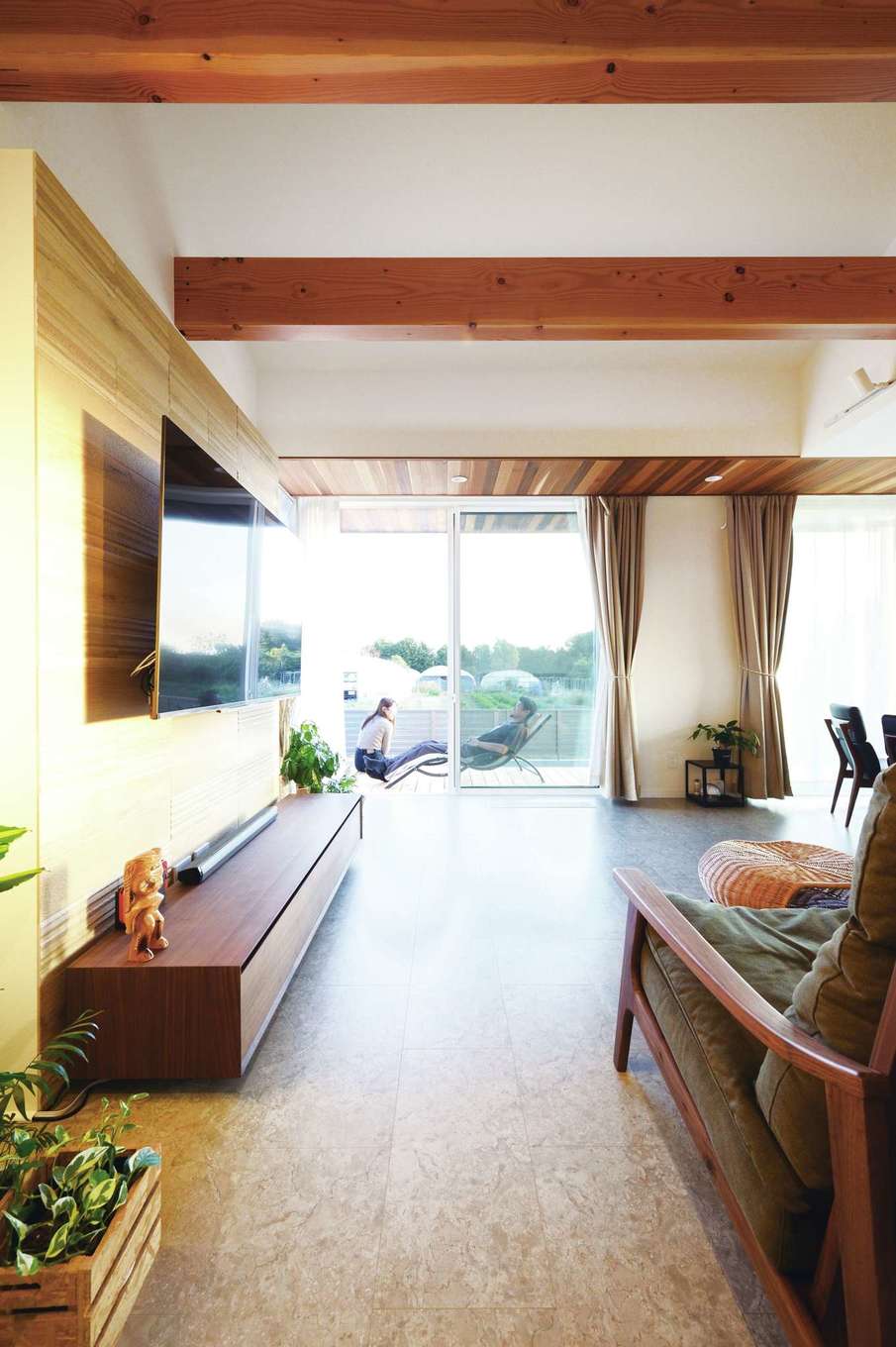 Yamaguchi Design 【デザイン住宅、省エネ、インテリア】2階のコストは抑えて、1階を理想通りの空間に