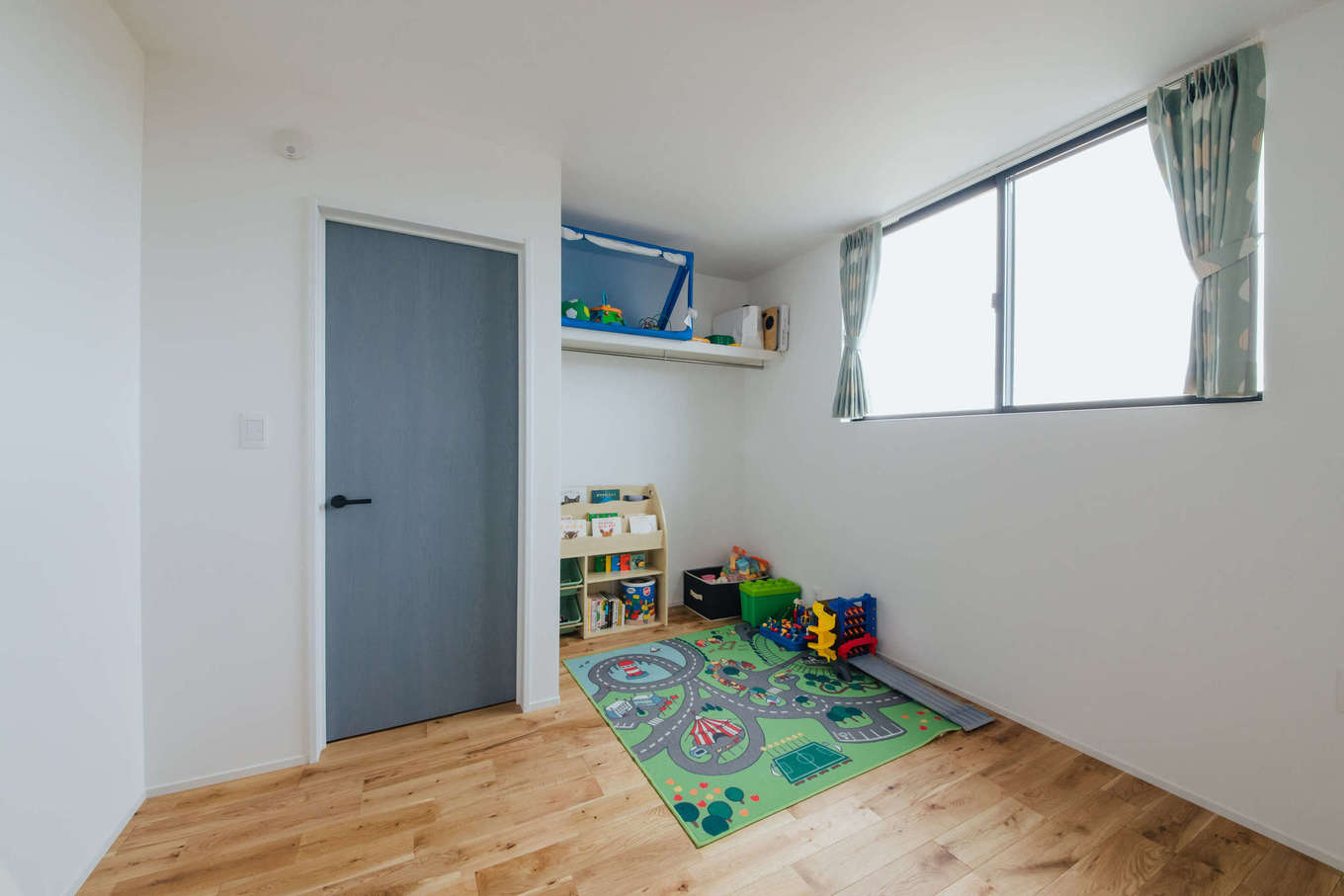 ハウスコネクト【デザイン住宅、建築家、ガレージ】北欧ブルーがアクセントになった子ども部屋