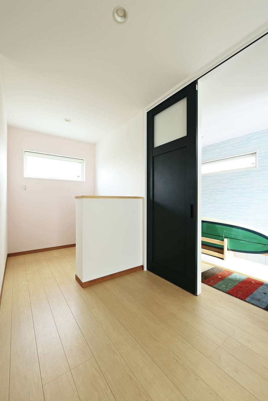 Yamaguchi Design 【デザイン住宅、夫婦で暮らす、平屋】玄関から近い場所にワンちゃんコーナーを