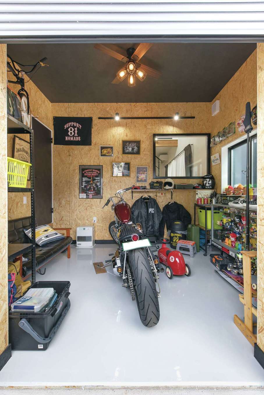 甲静ハウジング【子育て、間取り、ガレージ】男の憧れ、バイクガレージを実現。ハーレーはゆくゆくは長男に譲ろうと考えているそうだ