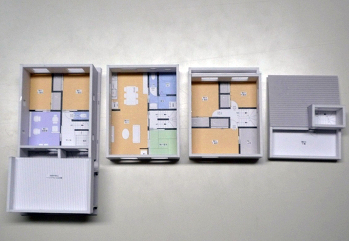 着工前にイメージを掴む為に作った1/72の模型。 　　　　　　　　将来的にはバルコニーを設置して駐車スペースを雨に濡れない空間にする予定