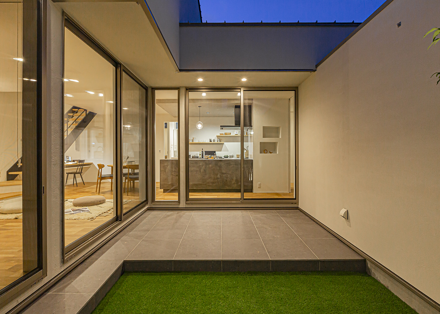 ARRCH アーチ【デザイン住宅、間取り、建築家】周囲の視線を気にせずくつろげる中庭空間