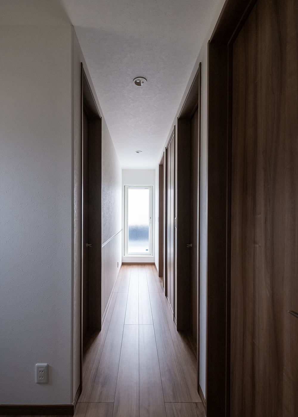 イデキョウホーム【デザイン住宅、省エネ、間取り】一番奥はベランダへの扉