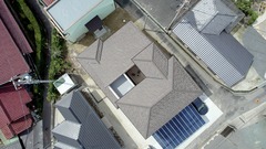 中庭を中心に、親世帯と子世帯の居住空間が分かれた造りに。空間が分かれているから、気兼ねなく日々の生活を送ることができる