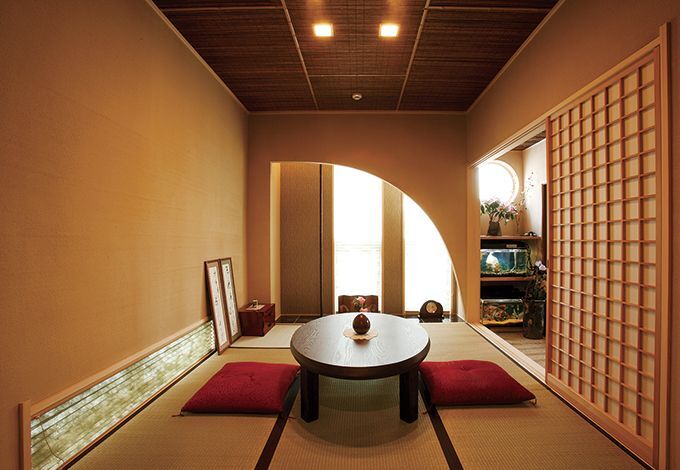 客間として利用している和室。ミニ茶室の雰囲気にしながらも、あまり「和」っぽくならないよう、アールのデザインなどを盛り込んでいる