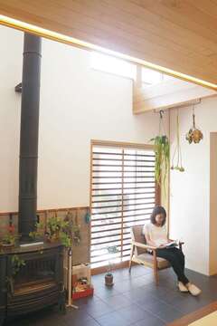 薪ストーブのある 土間空間