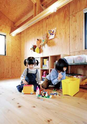 入政建築｜２階のフリースペースは仕切らず、オープンな子ども部屋として活用