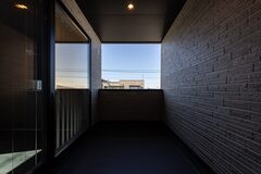 視線が合わない３階からの眺望もインナーバルコニーの採用で叶えた