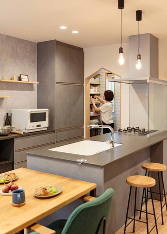 生活感の出るものはパントリーへ