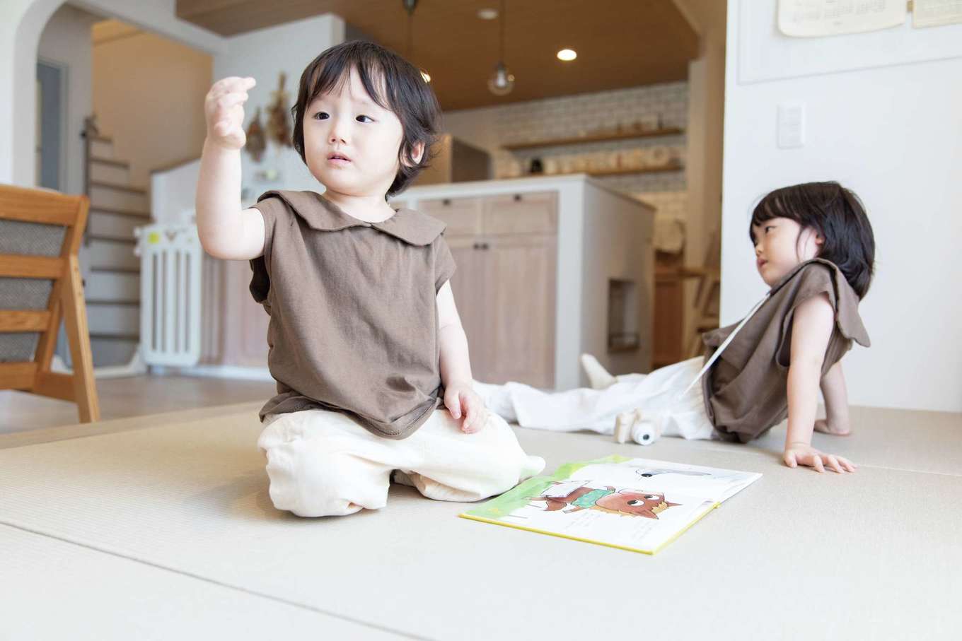 ハートホーム【デザイン住宅、自然素材、間取り】畳コーナーで子どもたちはのんびり