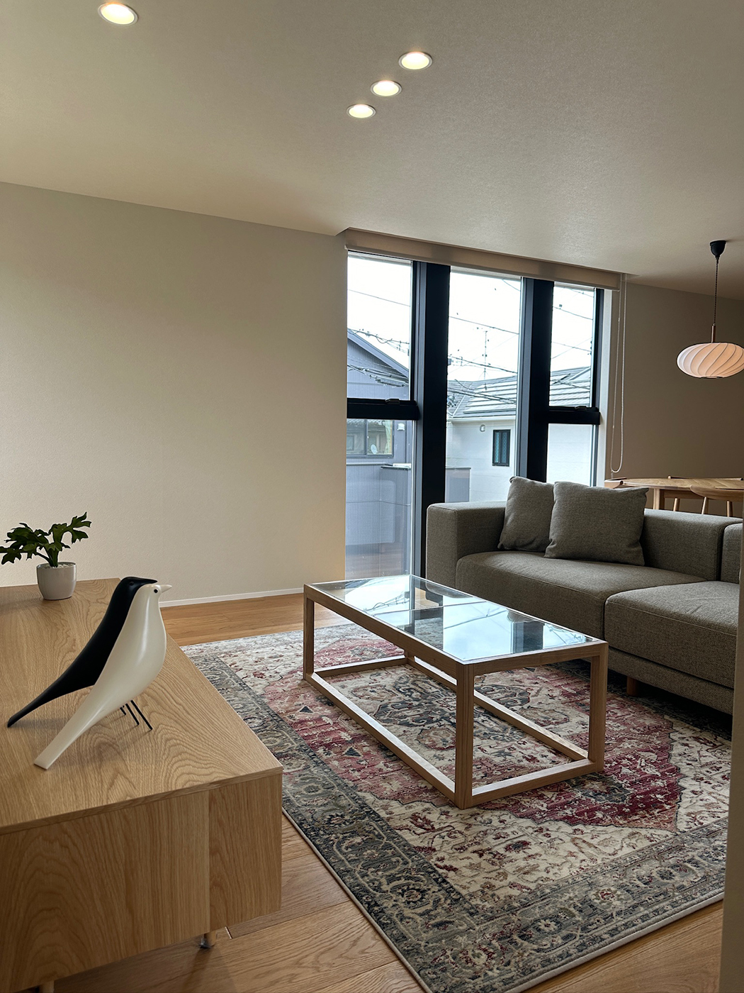 BASE.trip【デザイン住宅、間取り、インテリア】空間に合わせて、家具（ダイニングテーブル、ソファ、リビングテーブル、テレビ台など）が付いてくるのも魅力