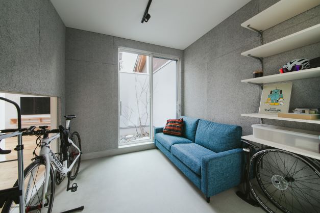 S.CONNECT（エスコネクト）【デザイン住宅、建築家、平屋】趣味の自転車をメンテナンスできるサイクルガレージ