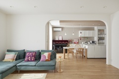 彩に包まれた暮らしを楽しむ家