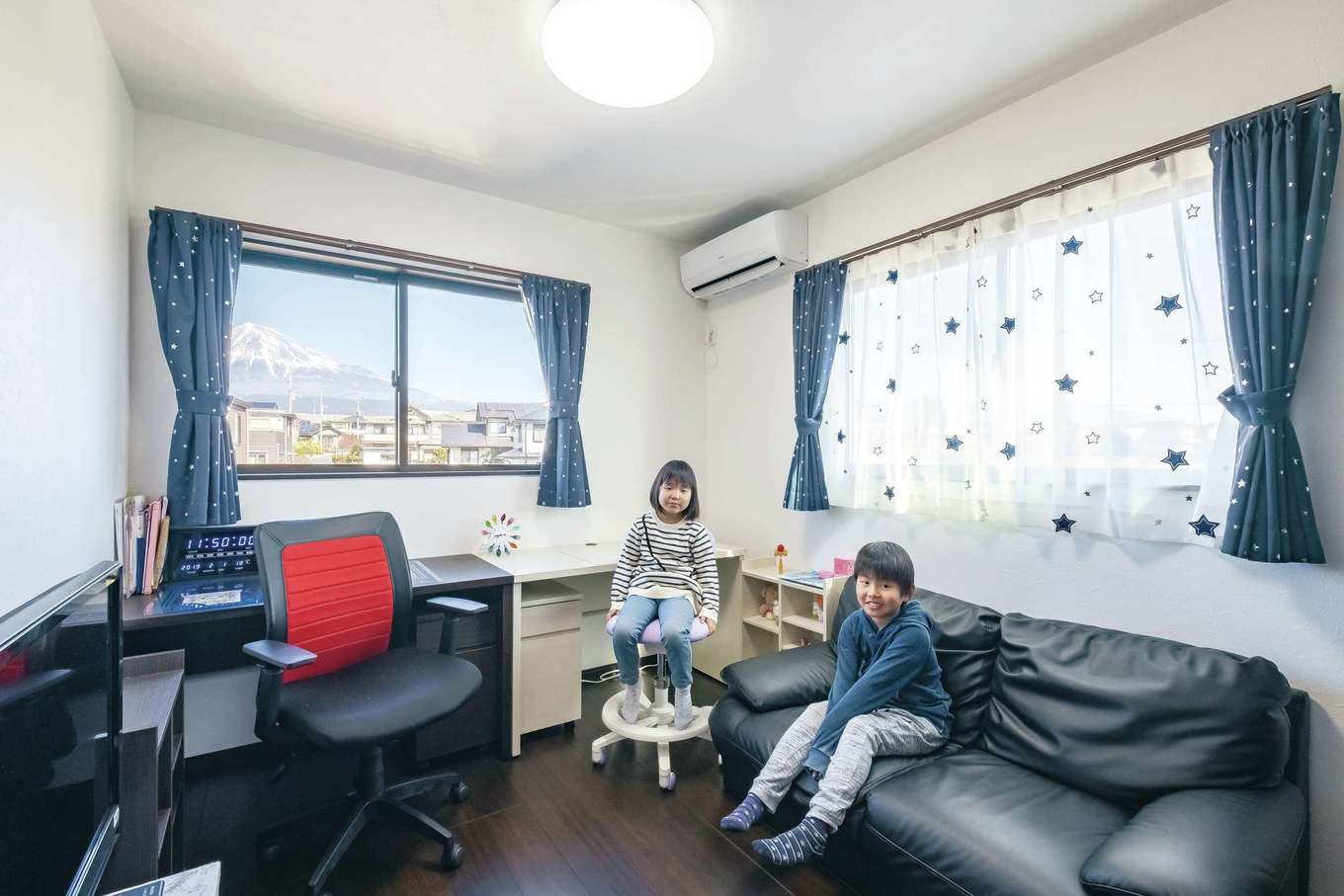 アフターホーム【デザイン住宅、間取り、インテリア】2つある子ども部屋は、今のところ一つを勉強部屋、もう一つを寝室にして共用