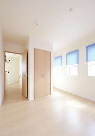 男の子部屋はブルー、女の子部屋はピンクのブラインドをチョイス