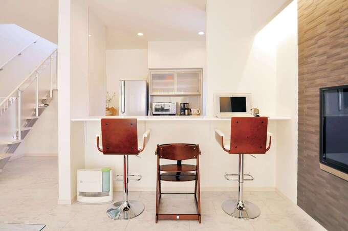 料理中の手元を見せないハイカウンターを採用したオープンキッチン。ここでいつも食事するので、家事時間を短縮でき、家族で会話を楽しむ時間が増える