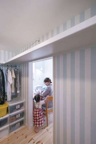 主寝室とウォークインクローゼットの間に家事室を配置。毎日の家事もスムーズに