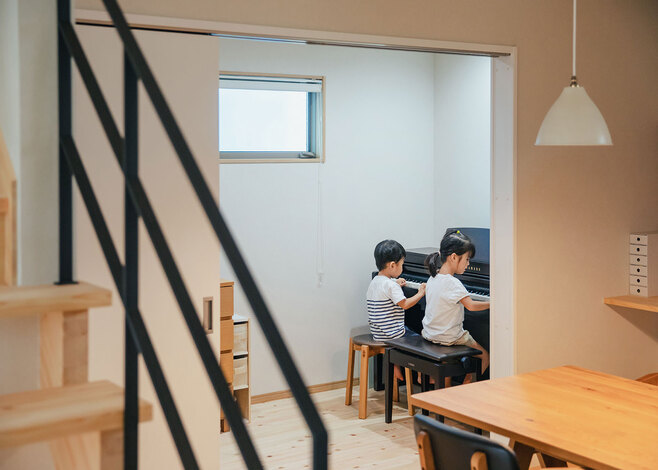 DKの隣には奥さまが希望したピアノ室を配した