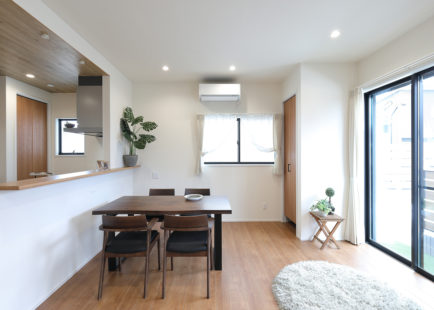 丸昇彦坂建設【子育て、収納力、間取り】食事の準備をお子さんがお手伝いできるように対面ダイニングの間取り