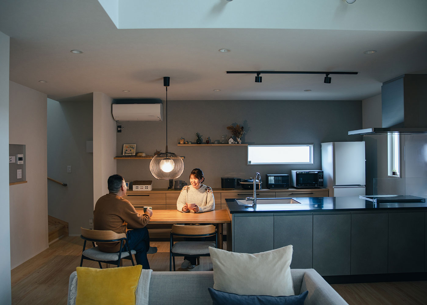 フジモクの家（富士木材）【自然素材、狭小住宅、省エネ】シチュエーションを考えながら照明を選んだ