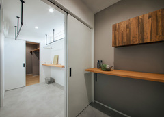 浴室から脱衣室、ランドリールーム、ウォークインクローゼットへとストレートにつながる動線が共働き夫婦の家事時間を短縮する