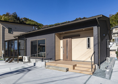 三世代の要望をカタチにした温もりのある平屋
