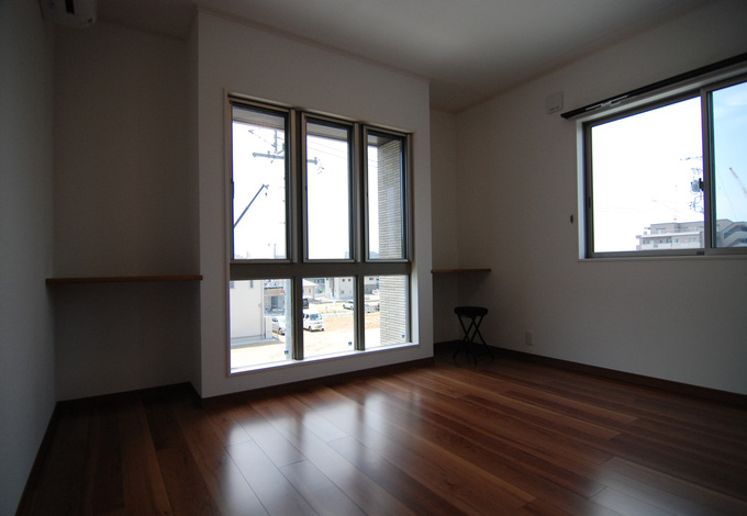 大開口部からは、陽の光を最大限に取り込む