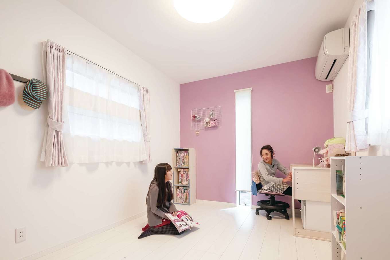 アフターホーム【デザイン住宅、二世帯住宅、間取り】念願の個室ができて大喜びの姉妹。遊びに来た友達みんなが「かっこいい家だね！」と言ってくれるのが嬉しい♪