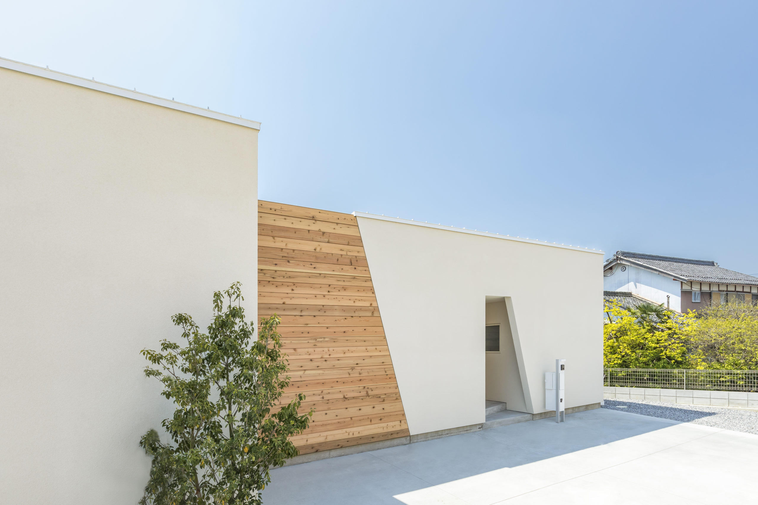 ETERNITY（エタニティ)　SIMPLE NOTE 浜松東【デザイン住宅、建築家、平屋】外からは室内の様子がわからないプライベートな住まい