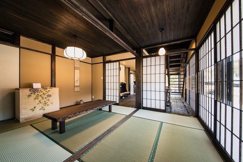 小幡建設【デザイン住宅、和風、省エネ】和室は客間としてだけでなく、着物を飾ったり、ご夫婦でくつろいだりと多用途に使用している