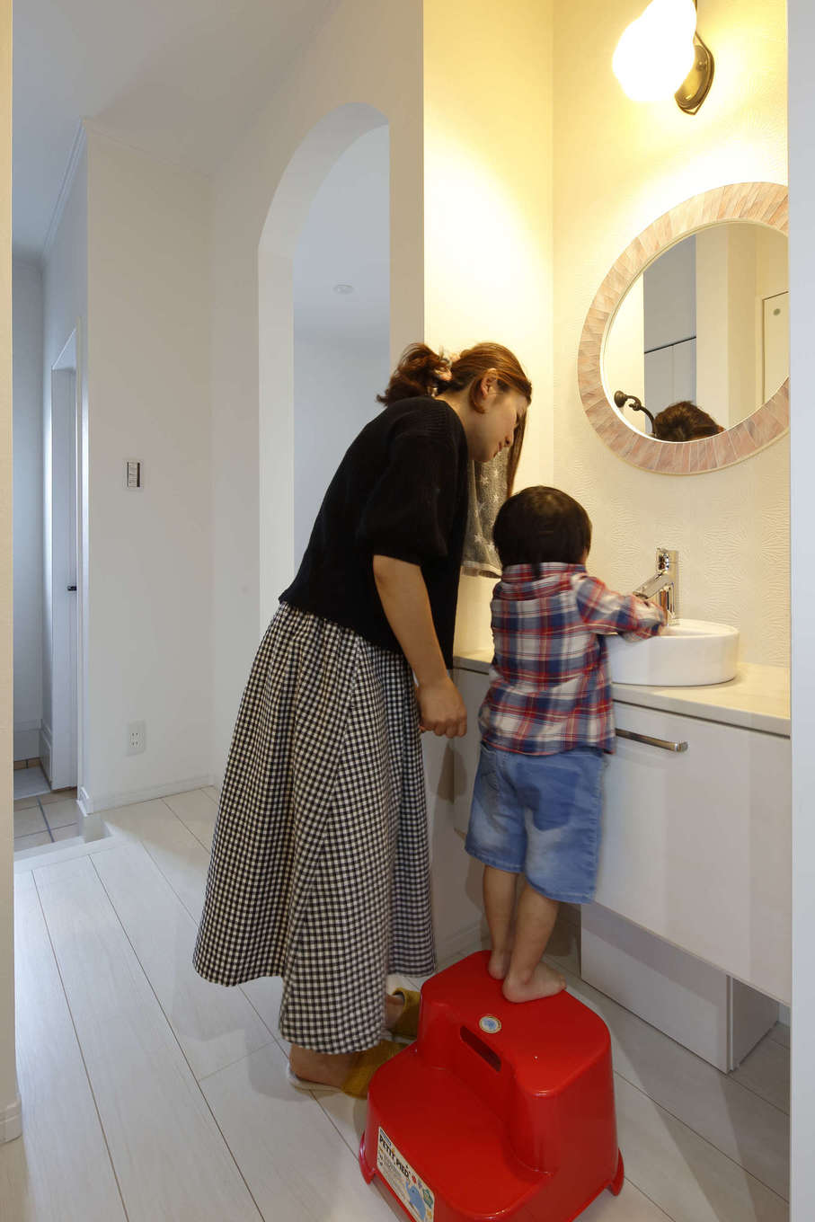 吉川住建【デザイン住宅、子育て、間取り】コロナ禍のずっと前から備えていた「ただいま手洗い」。外から帰ってきた子どもが手を洗う習慣が自然と身についた