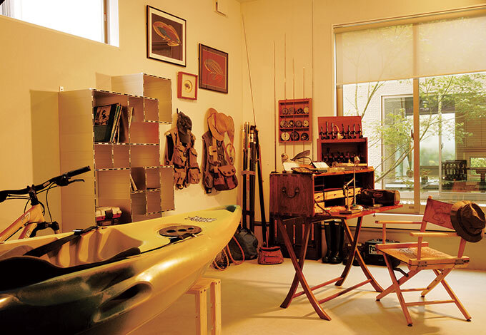 好きな音楽を聞きながらサーフボードやスキーの手 入れをしたり、趣味の空間として使えるガレージ