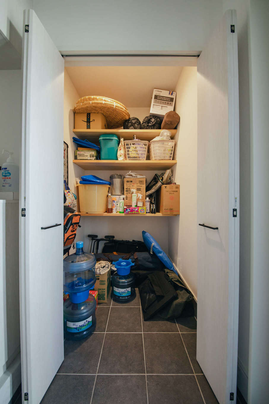 エフエフ住宅【ペット、平屋、スキップフロア】アウトドア用品もしまえるシューズクローク