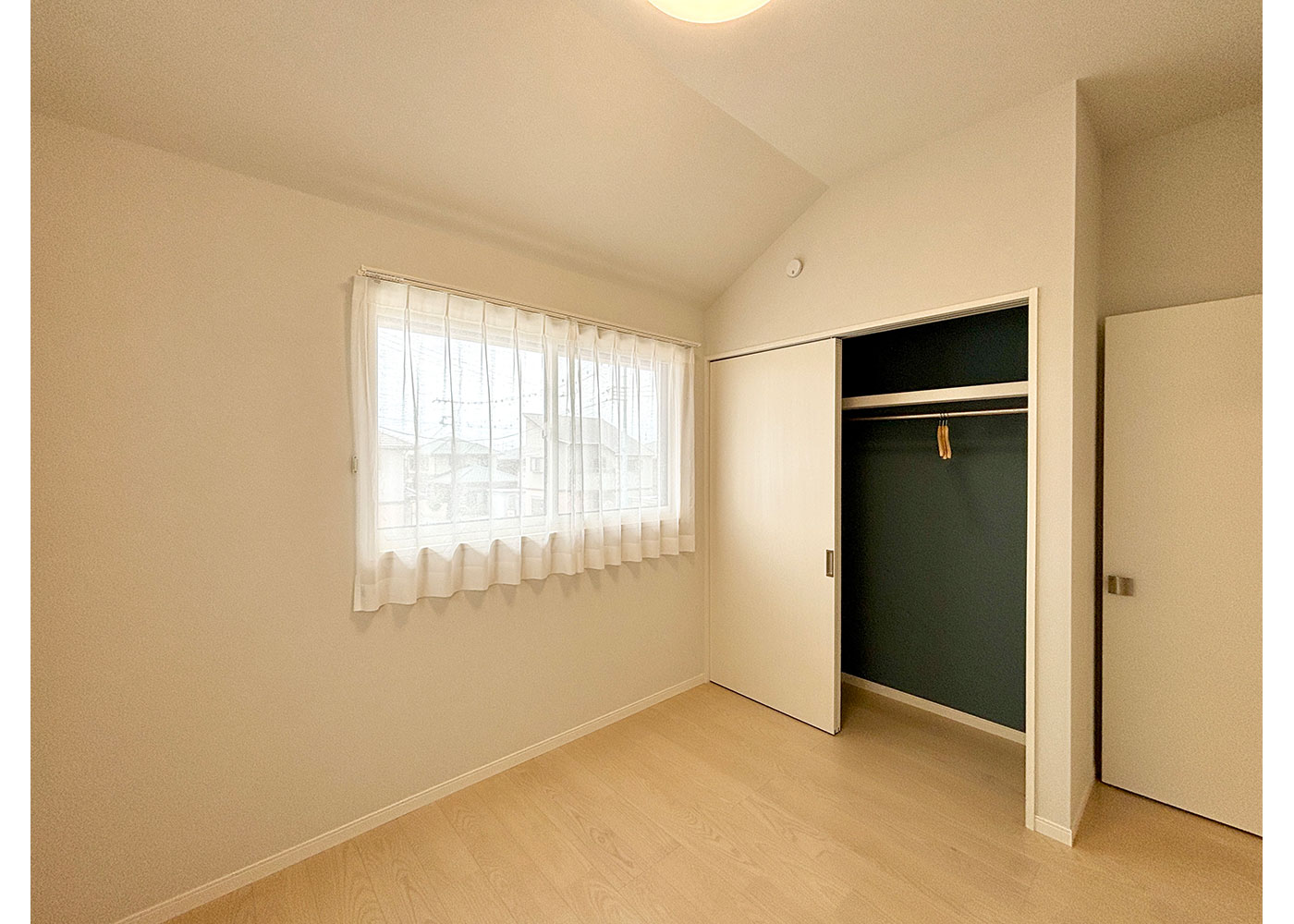 ミサワホーム静岡【デザイン住宅、収納力、間取り】勾配天井の子ども部屋