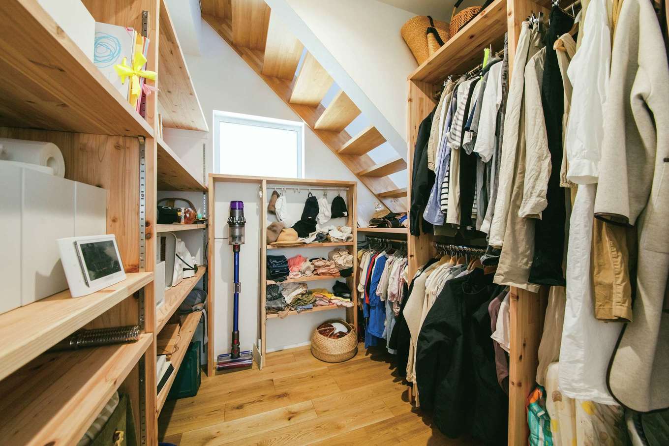 ainoa.life くらはし建築【子育て、収納力、間取り】階段下を活用して、何でもしまえる便利な納戸