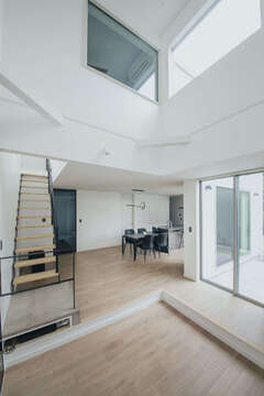 シンプル＆エレガントな空間で、ミニマルな暮らしを楽しむ