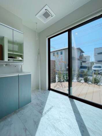 洗面所にも空調設備があるので、一年中快適