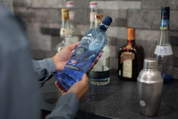 コットンハウス｜お酒好きなご主人。今晩は何を飲もうかなと考える時間も楽しい