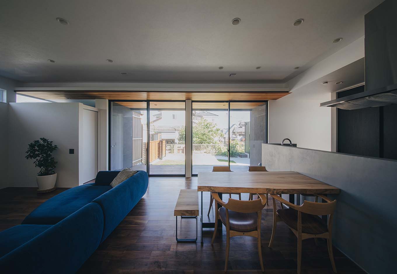 平屋建築ブルーハウス【デザイン住宅、建築家、平屋】