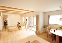 平屋と2 階建てを繋げた あこがれの二世帯住宅