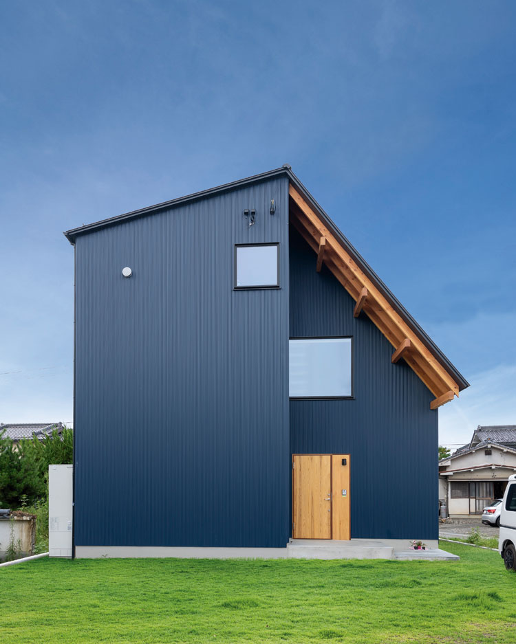 ナカゴミ建設【自然素材、省エネ、間取り】ご主人が「カッコイイ！」と自画自賛するスタイリッシュな外観