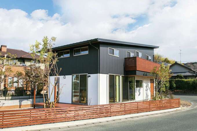 超が付くほどの変形地に建っているとは思えない、S邸の美しい外観プロポーション。立地のハンデを社長の設計力でクリアした