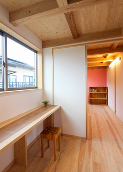 2階の部屋は扉で仕切ることができる