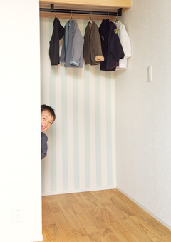 子ども室の収納はオープンなつくり