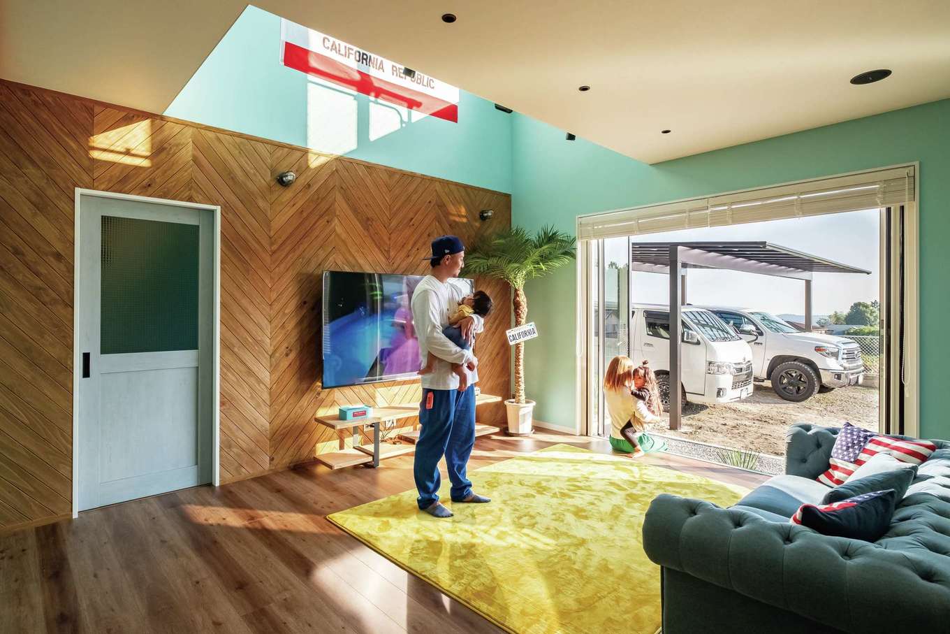 ぽっくハウス【リプルス】【デザイン住宅、趣味、間取り】フルオープンの窓を開ければ、これから手を加えていく庭とつながり、広さと楽しさがアップ。敷地の使い方を変更したおかげで、人目もまったく気にならない