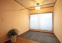 グレーチングの2階部分。頑丈な鋼材で上を歩いてもビクともしない