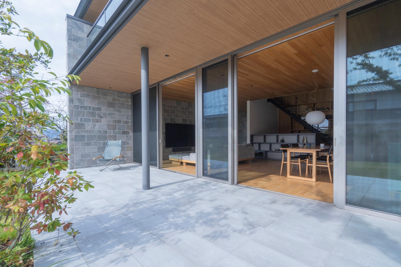 積水ハウス【デザイン住宅、趣味、ガレージ】窓を開ければ外と中がフラットに繋がる