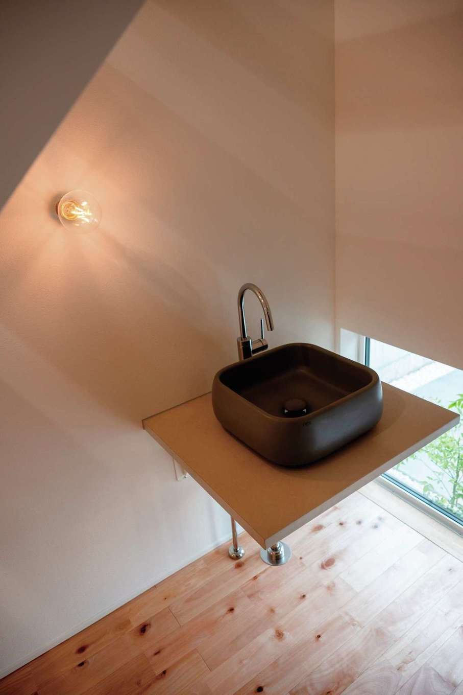 ハウスプラン（R＋house沼津・富士）【デザイン住宅、省エネ、間取り】階段下には造作の手洗いを