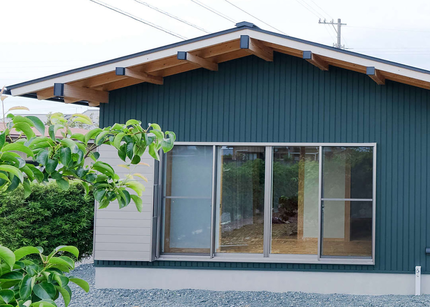 瀧口建設【和風、自然素材、平屋】室内干し用の板の間は、日当たり抜群