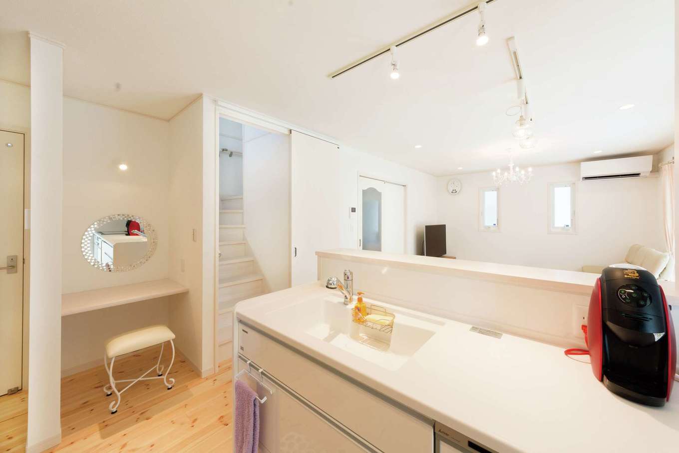 イーホーム【省エネ】キッチン横のママカウンターは、子どものスタディコーナーにも